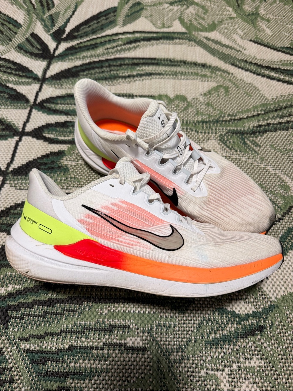 Nike Winflo 09 Sneakers White Neon Orange and Lime Accents Running Shoes 11.5